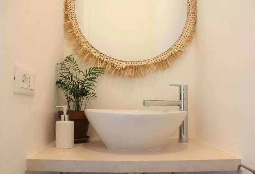 تختخواب و صبحانه Pathos Guest House
