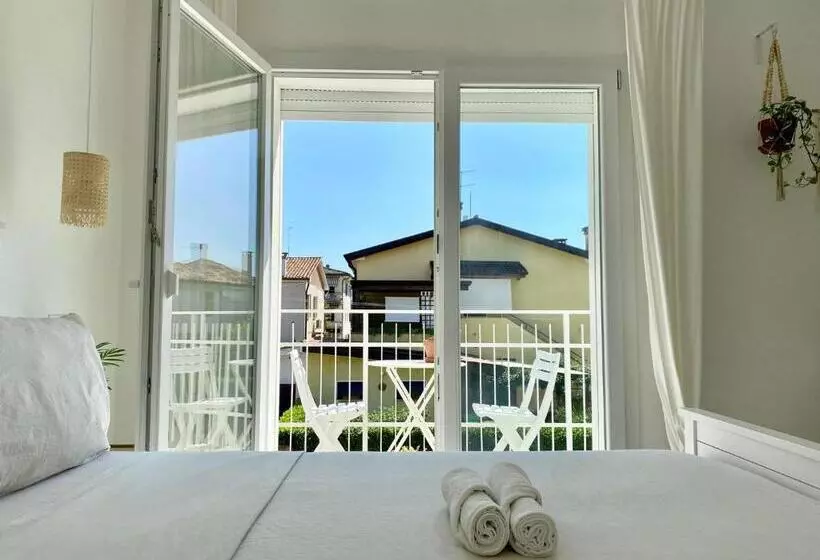 تختخواب و صبحانه Pathos Guest House