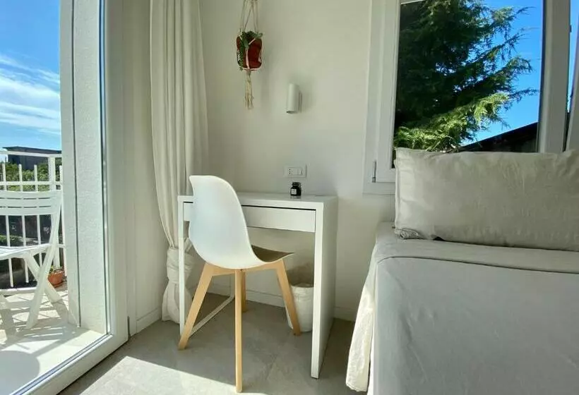 تختخواب و صبحانه Pathos Guest House