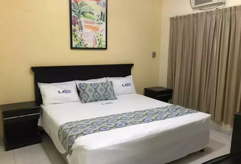 هتل Dorado A Una Calle De Playa Regatas Y El Malecon