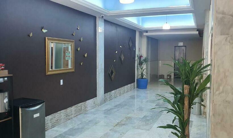 호텔 Dorado A Una Calle De Playa Regatas Y El Malecon