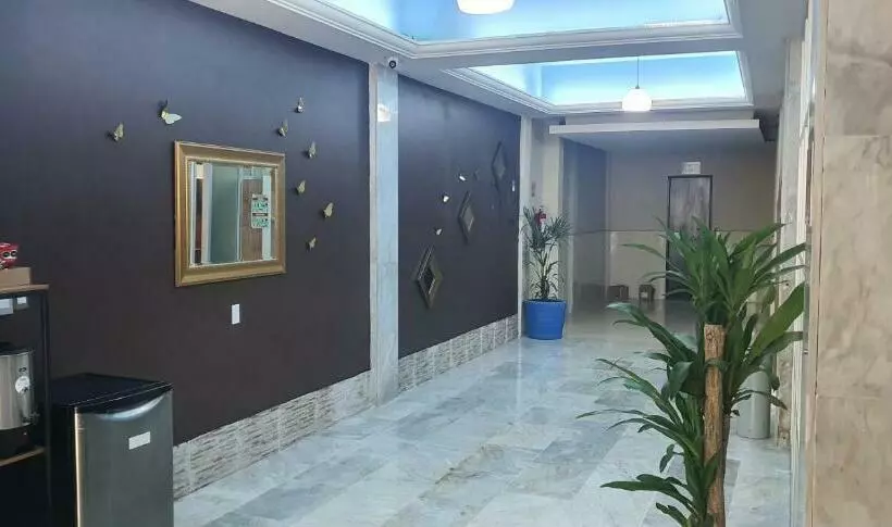 هتل Dorado A Una Calle De Playa Regatas Y El Malecon