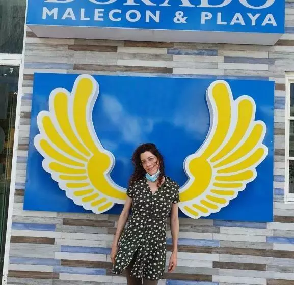 هتل Dorado A Una Calle De Playa Regatas Y El Malecon