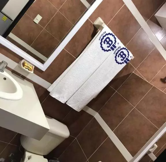 هتل Dorado A Una Calle De Playa Regatas Y El Malecon