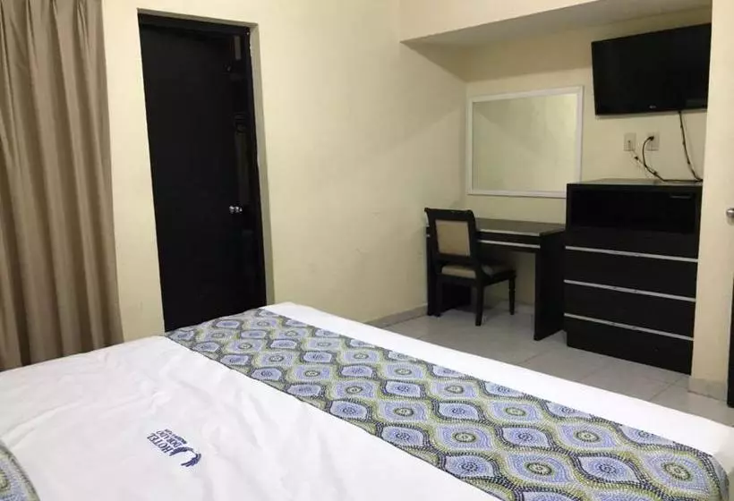 هتل Dorado A Una Calle De Playa Regatas Y El Malecon