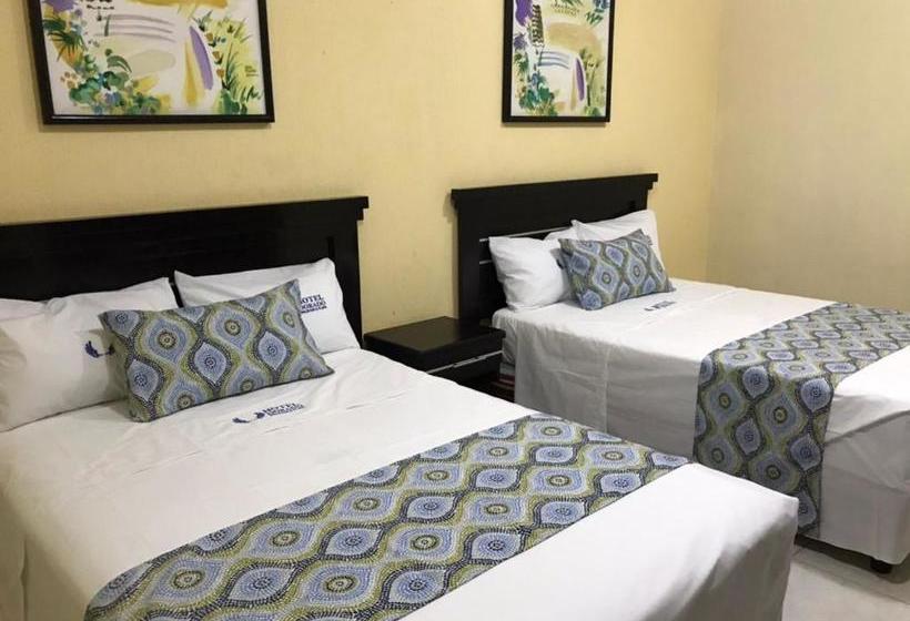 호텔 Dorado A Una Calle De Playa Regatas Y El Malecon