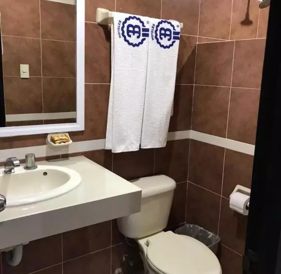 هتل Dorado A Una Calle De Playa Regatas Y El Malecon