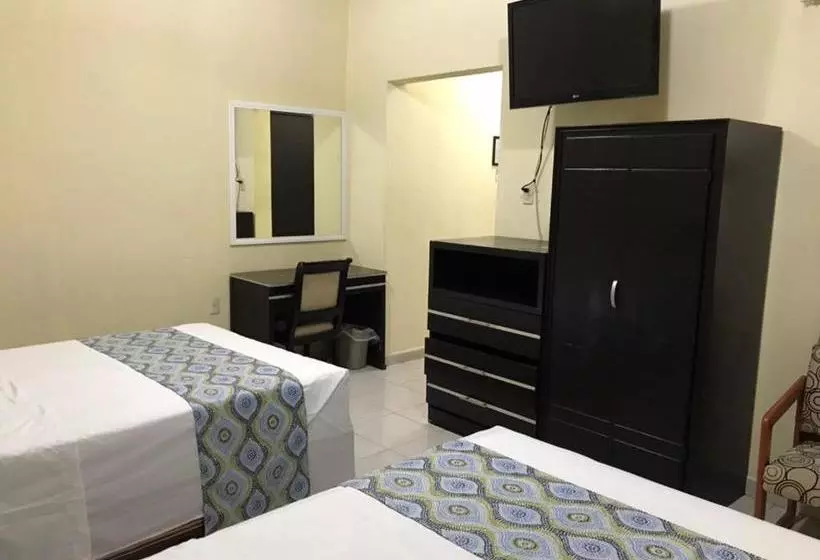 هتل Dorado A Una Calle De Playa Regatas Y El Malecon