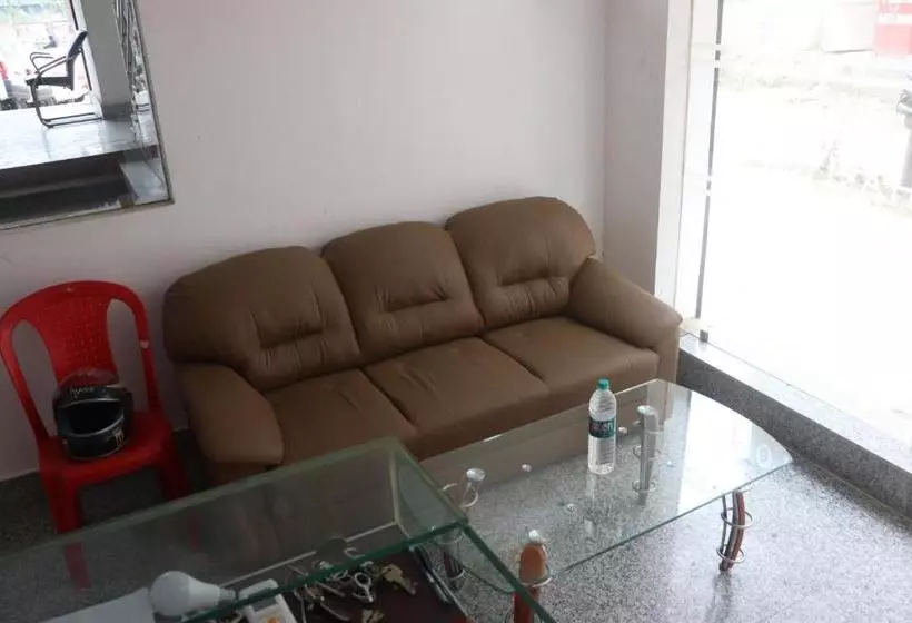 ホテル Hari Om By Wb Economy, Nalanda ,bihar