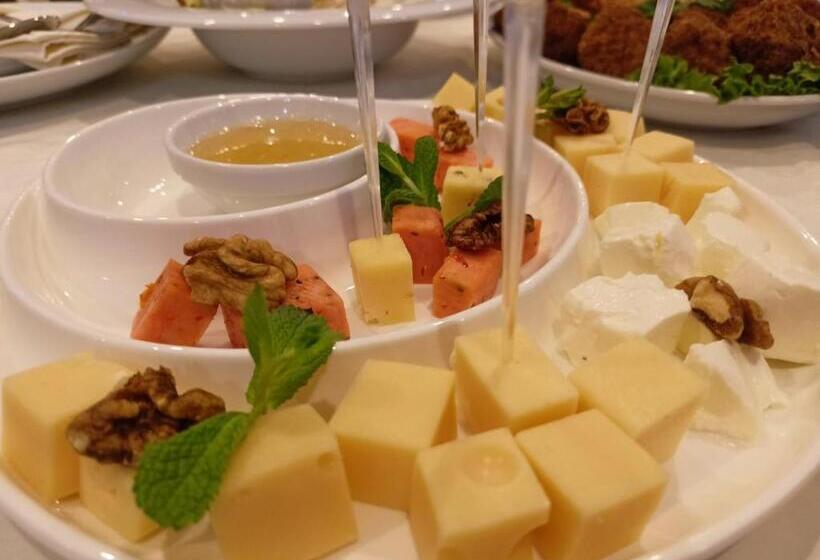 Kolochava Hotel & Restaurant