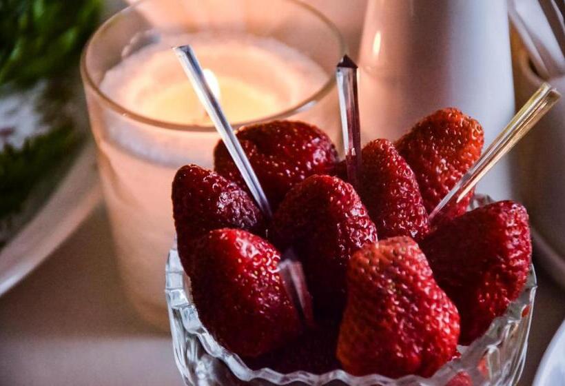 Kolochava Hotel & Restaurant