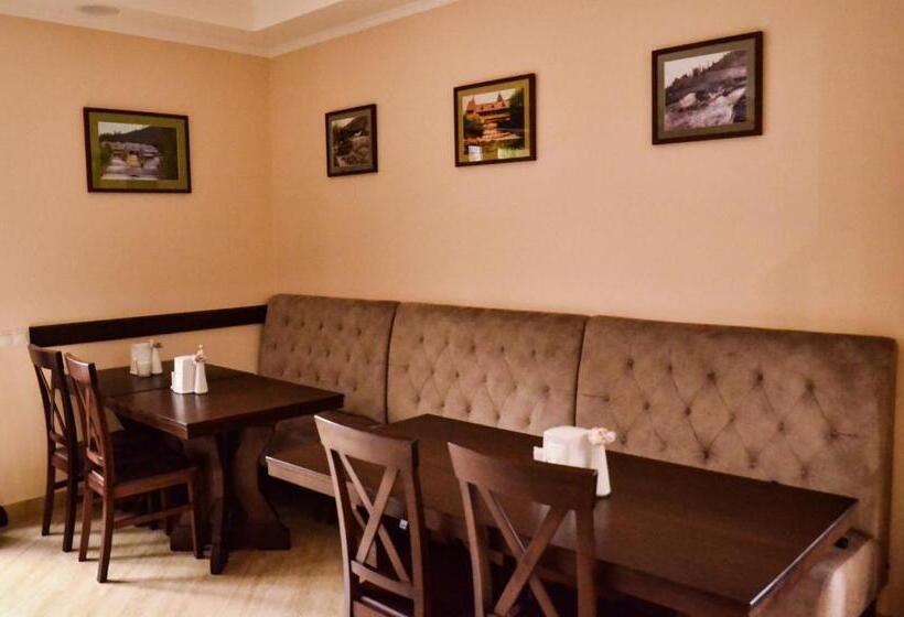 Kolochava Hotel & Restaurant