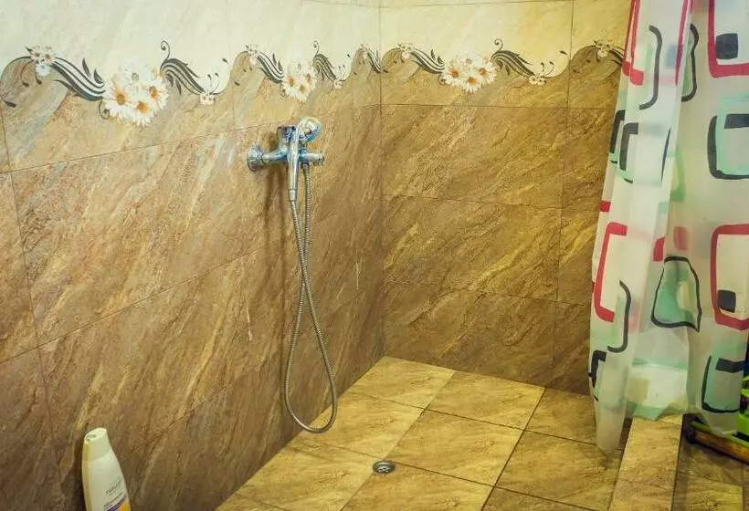 Majatalo Amoj B&b And Guest House