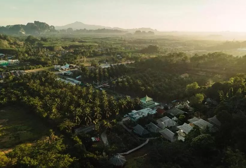 پانسیون Baan Phuvara Retreat   Romantic Jacuzzi Mountain View Villas