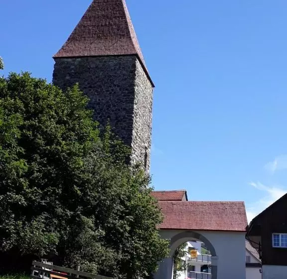 Retkeilymaja Gästezimmer Im Dorfzentrum