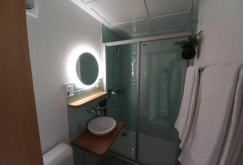 Retkeilymaja Gästezimmer Im Dorfzentrum