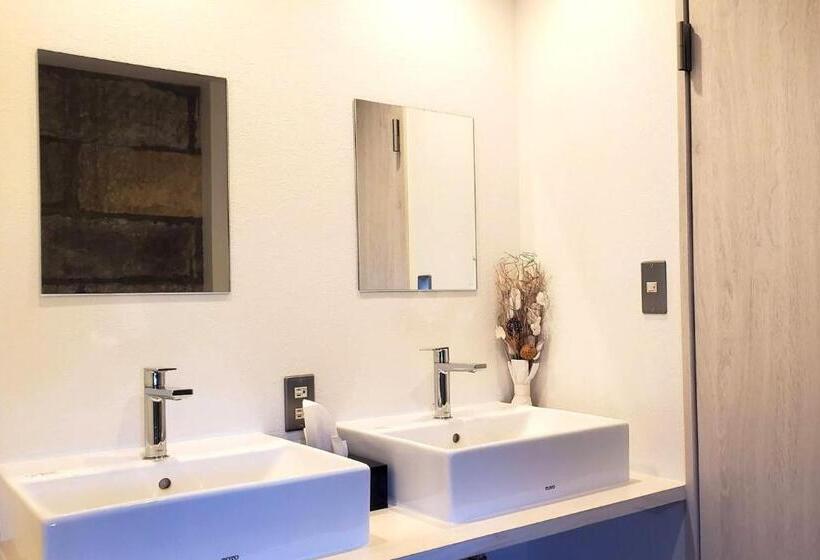 Alberg 石と鉄 House Of Stone And Iron