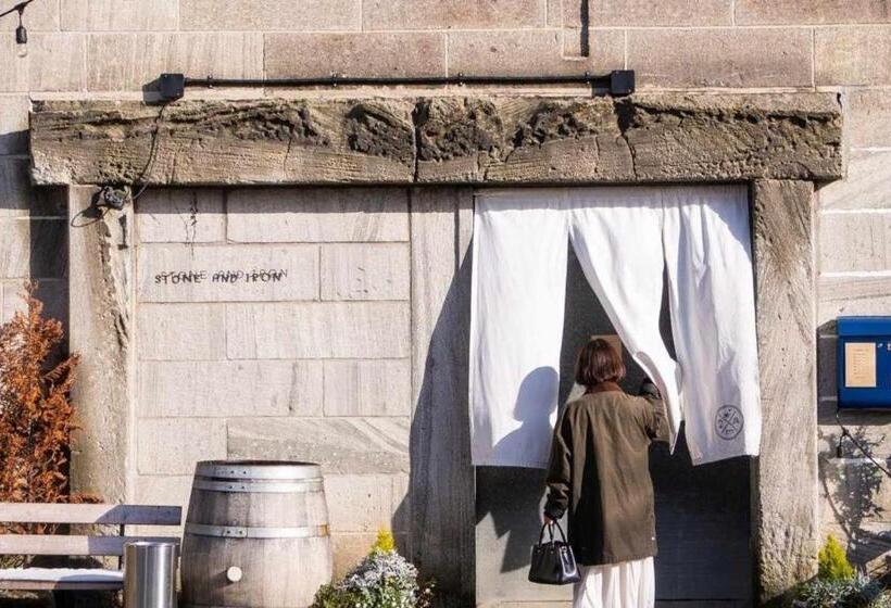 Alberg 石と鉄 House Of Stone And Iron