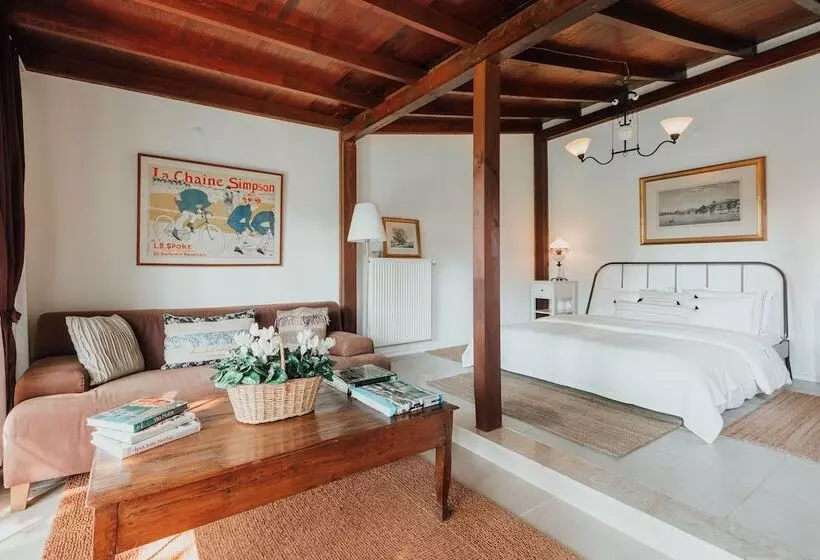 ホテル The Lake House