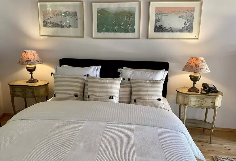 ホテル The Lake House