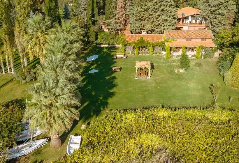 ホテル The Lake House