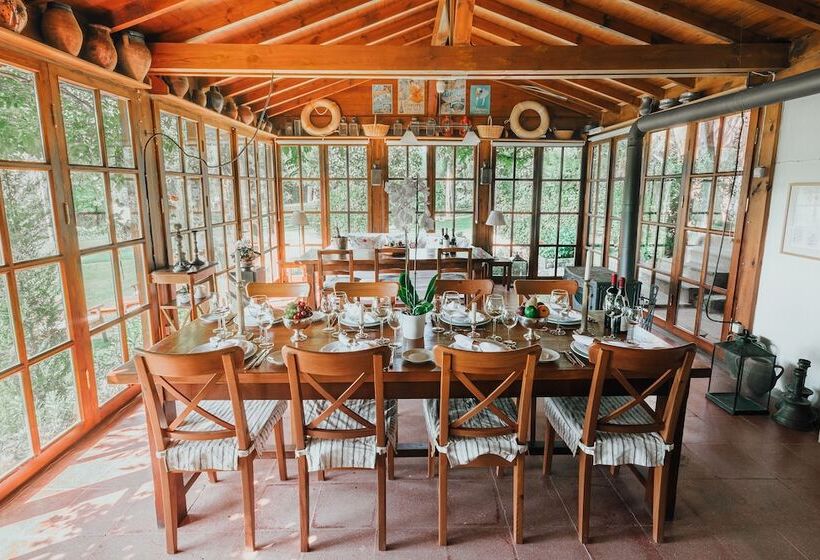 ホテル The Lake House