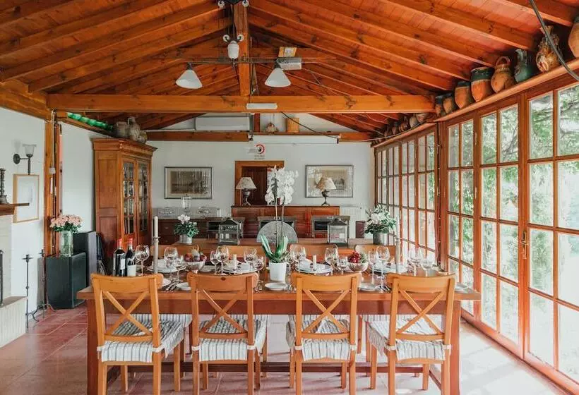 ホテル The Lake House