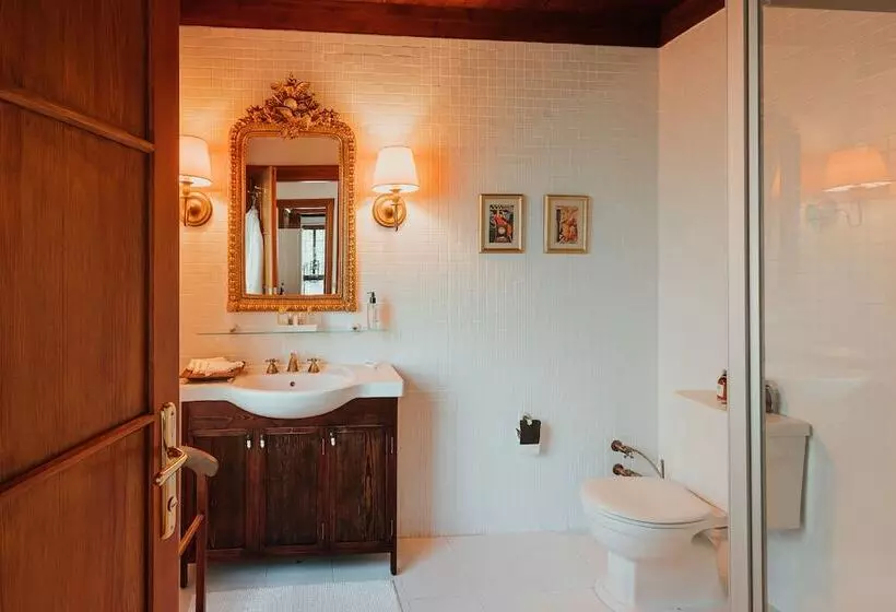 ホテル The Lake House