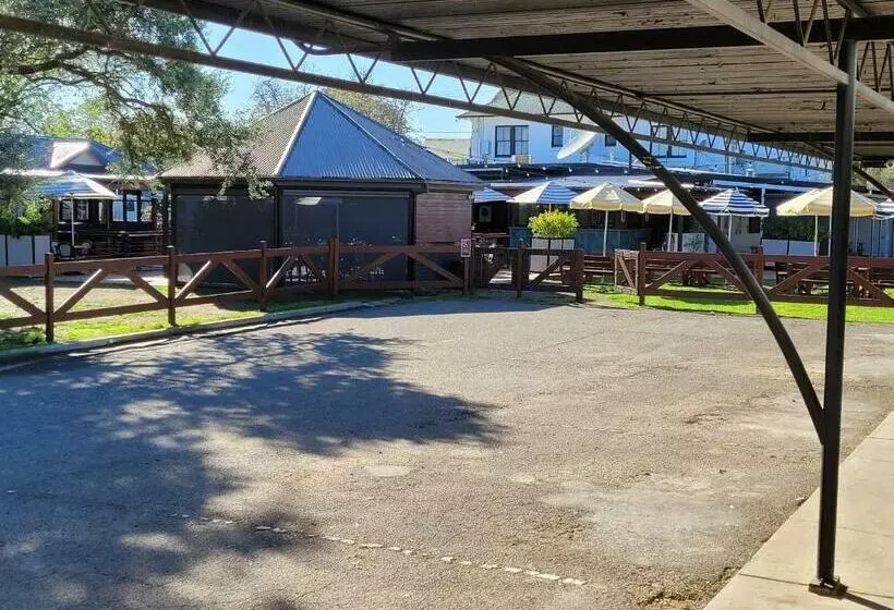 Motelli Palm And Pawn Motor Inn