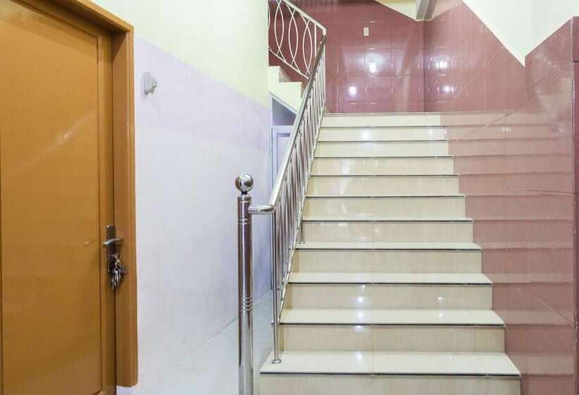 פנסיון Reddoorz Plus @ Jalan Gatot Subroto Medan