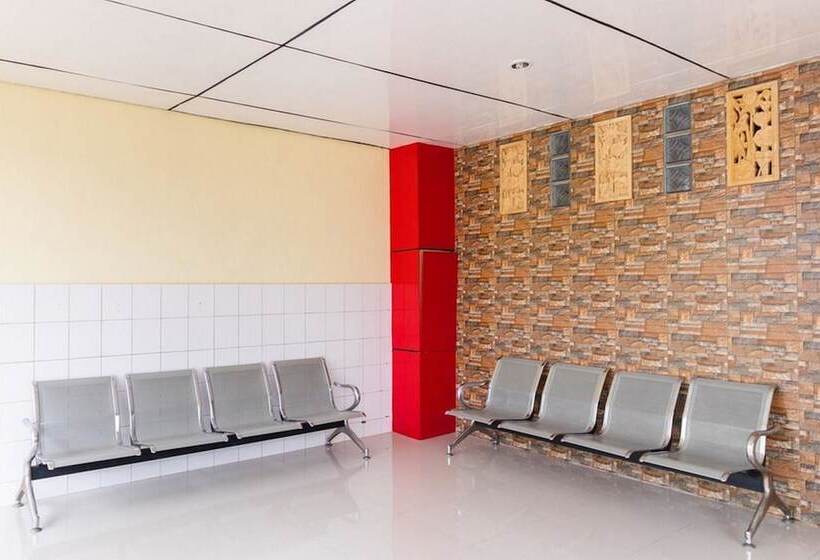 פנסיון Reddoorz Plus @ Jalan Gatot Subroto Medan