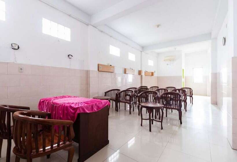 פנסיון Reddoorz Plus @ Jalan Gatot Subroto Medan