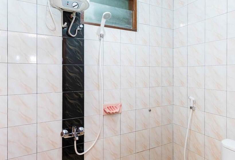 פנסיון Reddoorz Plus @ Jalan Gatot Subroto Medan