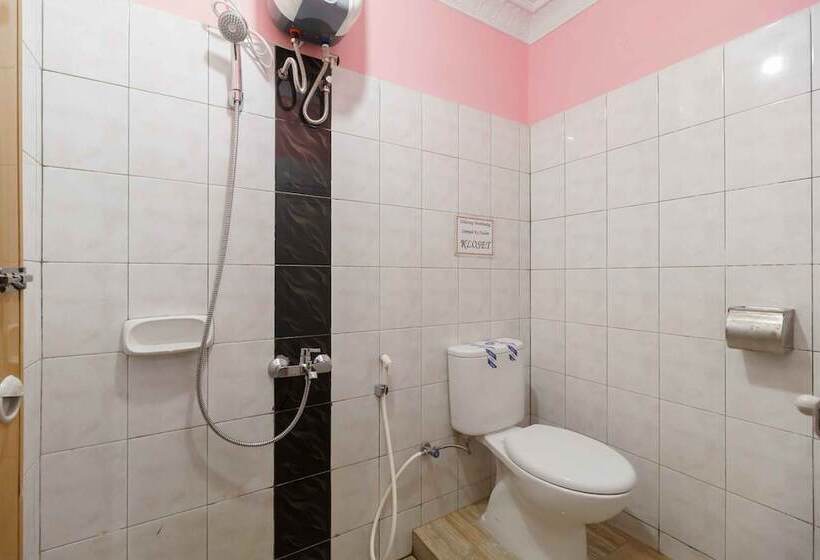 פנסיון Reddoorz Plus @ Jalan Gatot Subroto Medan