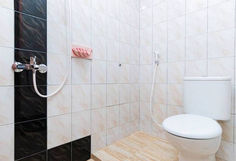 פנסיון Reddoorz Plus @ Jalan Gatot Subroto Medan