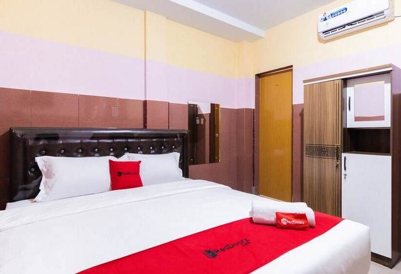 פנסיון Reddoorz Plus @ Jalan Gatot Subroto Medan