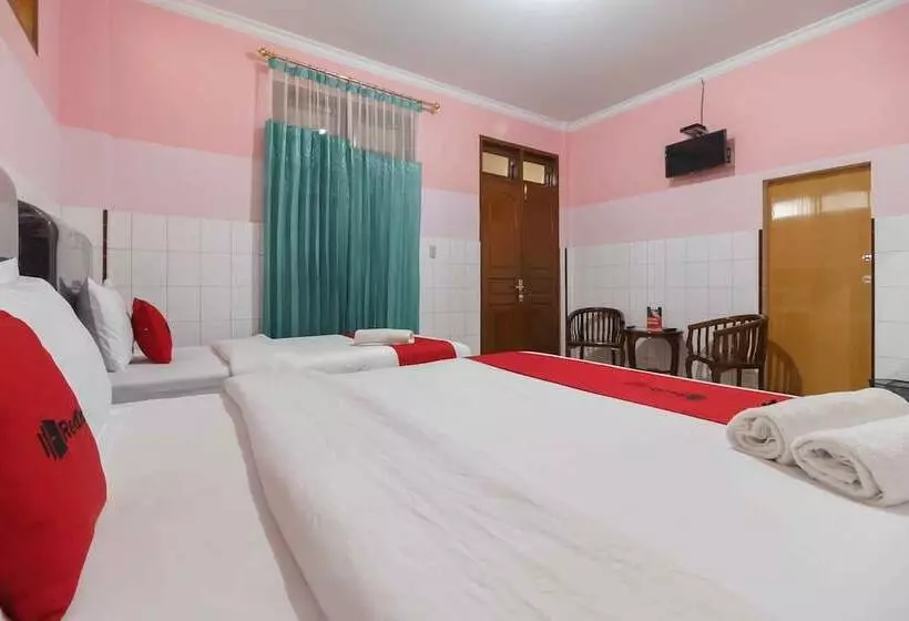 ペンション Reddoorz Plus @ Jalan Gatot Subroto Medan