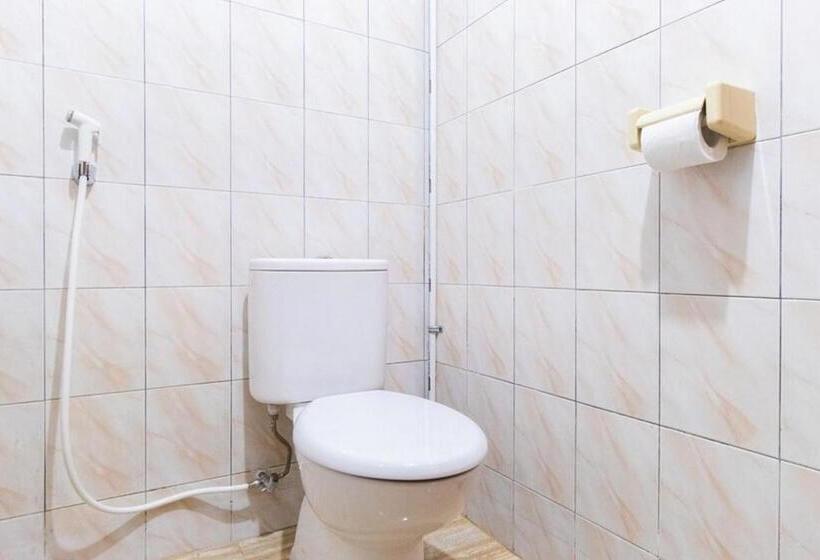 פנסיון Reddoorz Plus @ Jalan Gatot Subroto Medan