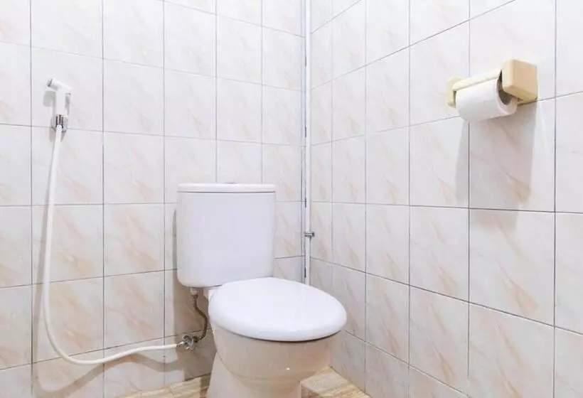 ペンション Reddoorz Plus @ Jalan Gatot Subroto Medan