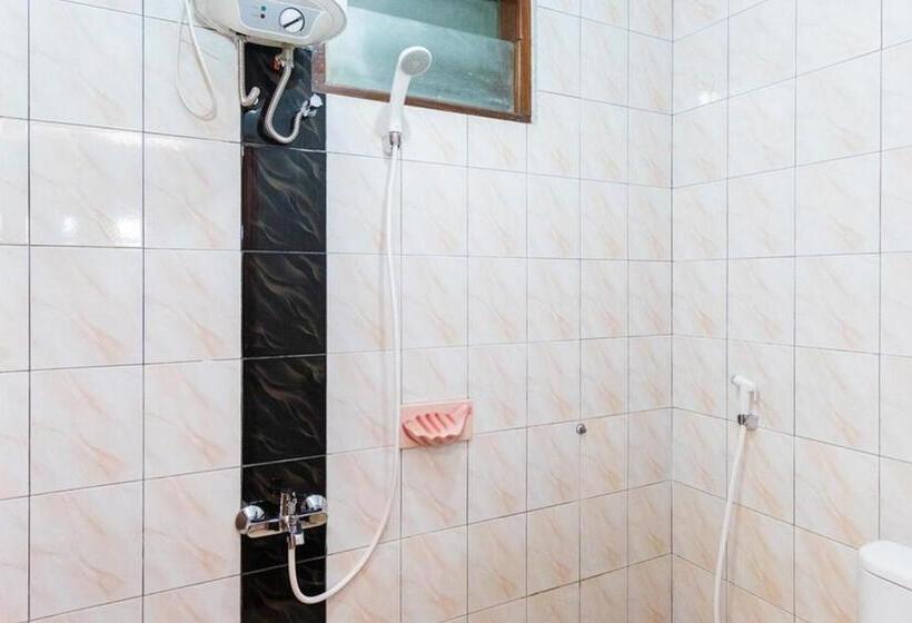 פנסיון Reddoorz Plus @ Jalan Gatot Subroto Medan