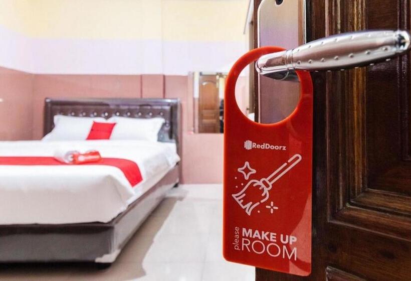 פנסיון Reddoorz Plus @ Jalan Gatot Subroto Medan