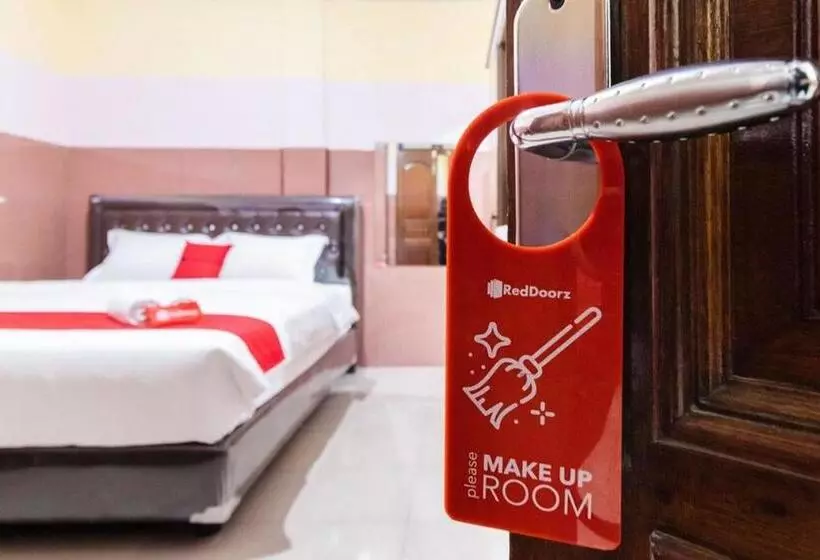 ペンション Reddoorz Plus @ Jalan Gatot Subroto Medan