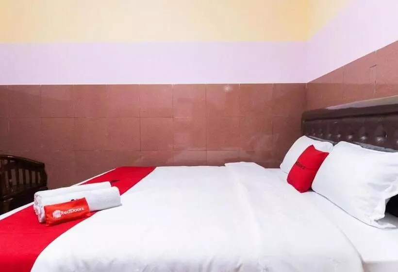 ペンション Reddoorz Plus @ Jalan Gatot Subroto Medan