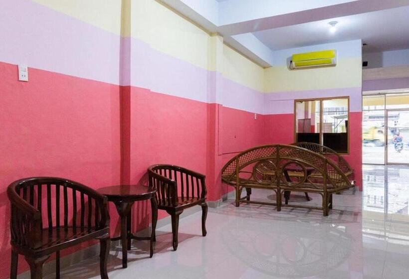 פנסיון Reddoorz Plus @ Jalan Gatot Subroto Medan