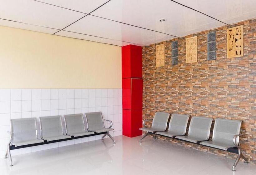 פנסיון Reddoorz Plus @ Jalan Gatot Subroto Medan