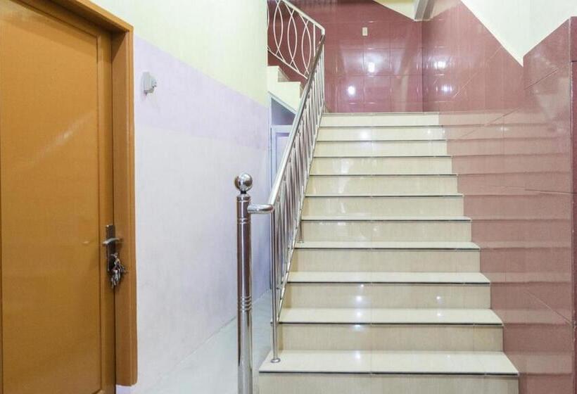 פנסיון Reddoorz Plus @ Jalan Gatot Subroto Medan