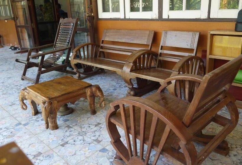 هاستل Punnpannsuk