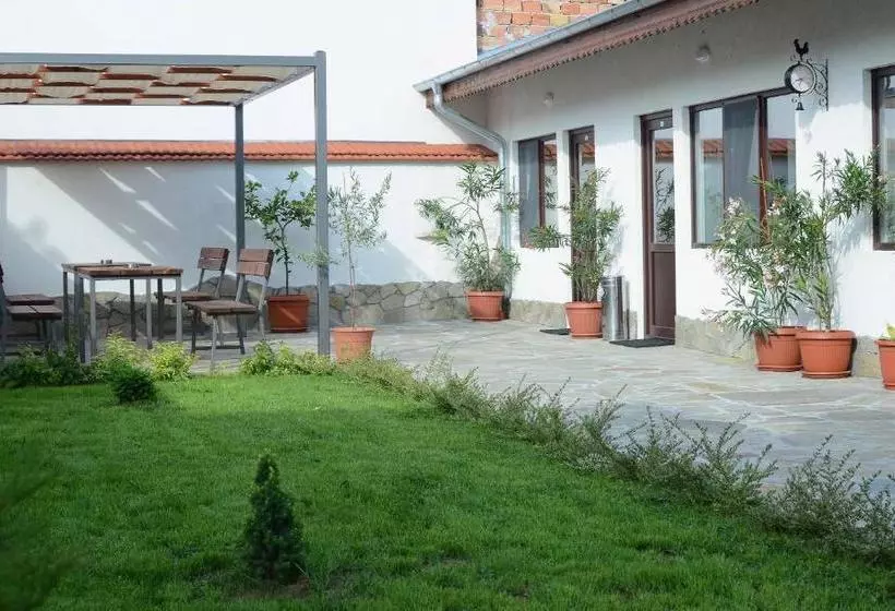 Majatalo Guest House Dar