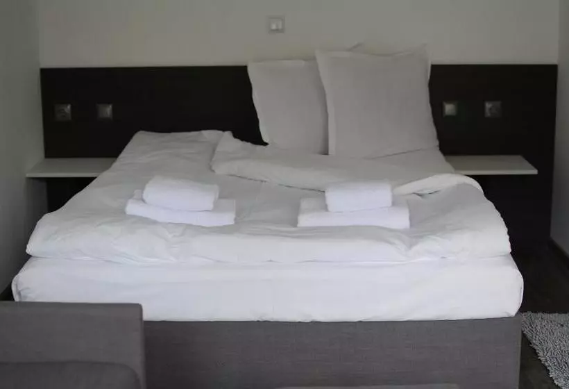 Majatalo Guest House Dar