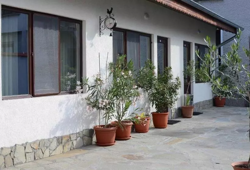 Majatalo Guest House Dar